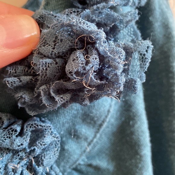 Cute teal coloured rose design top in size M - Picture 3 of 14